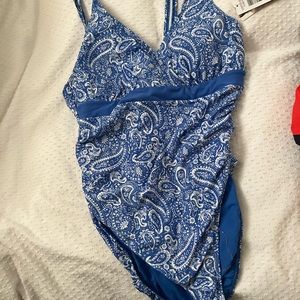 BNWT ONE PIECE SWIMSUIT